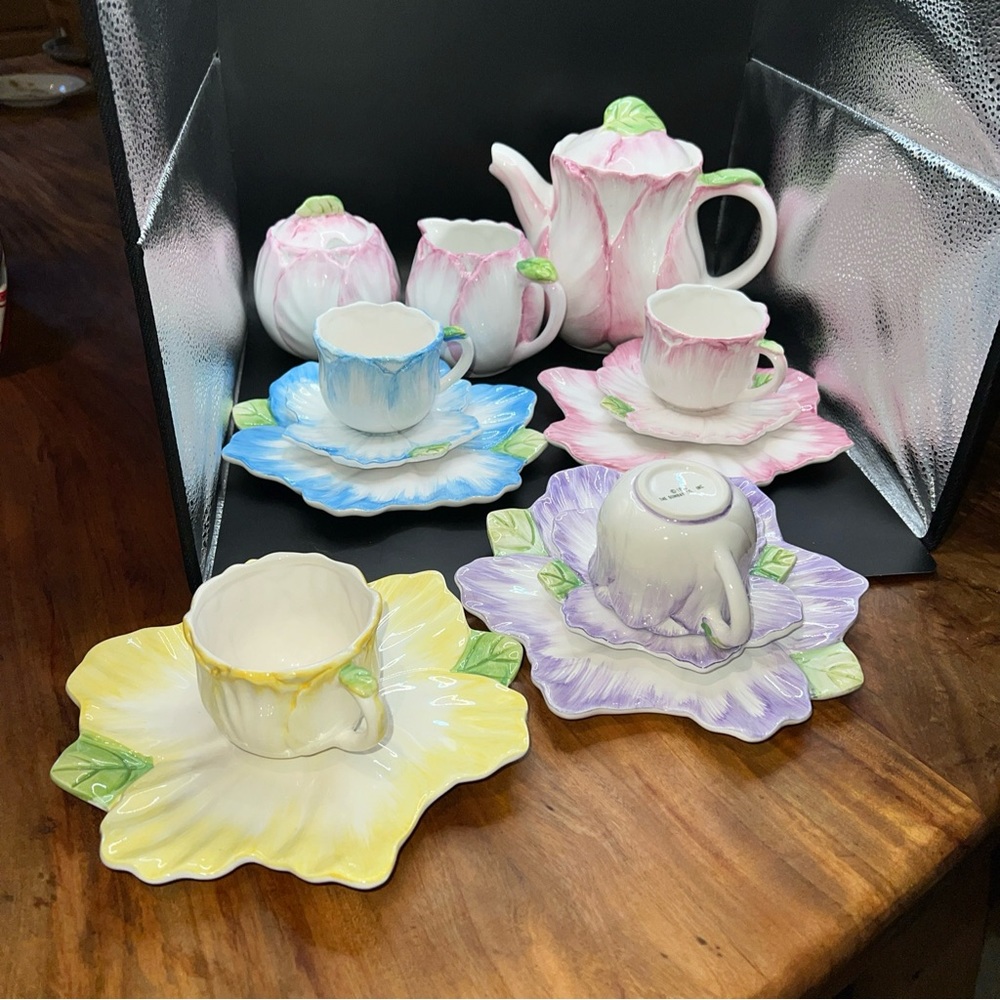 1992 The Bombay Company Spring Blossoms 16 Piece Tea set (yellow saucer missing)